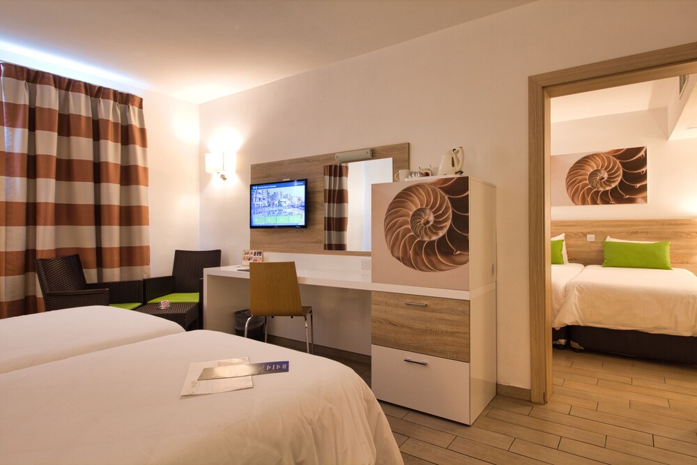 Guest room