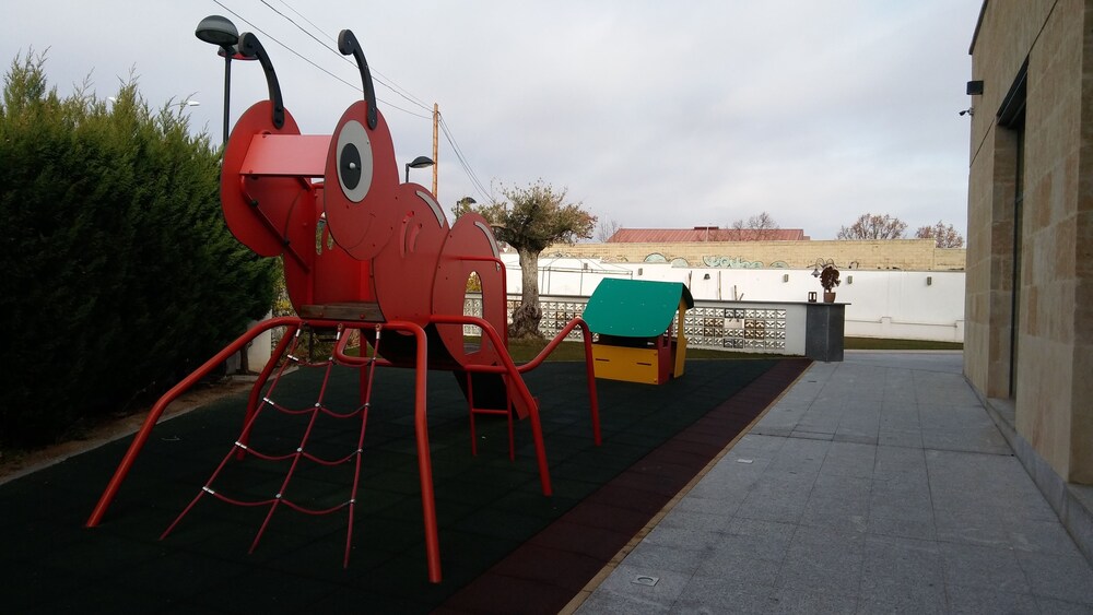 Zona de juegos infantil al aire libre