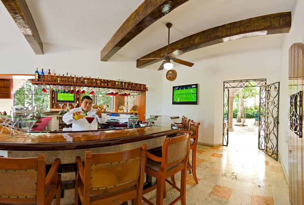 Hotel Bar
