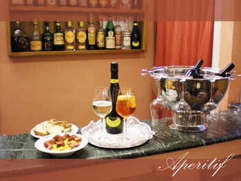 Hotel Bar