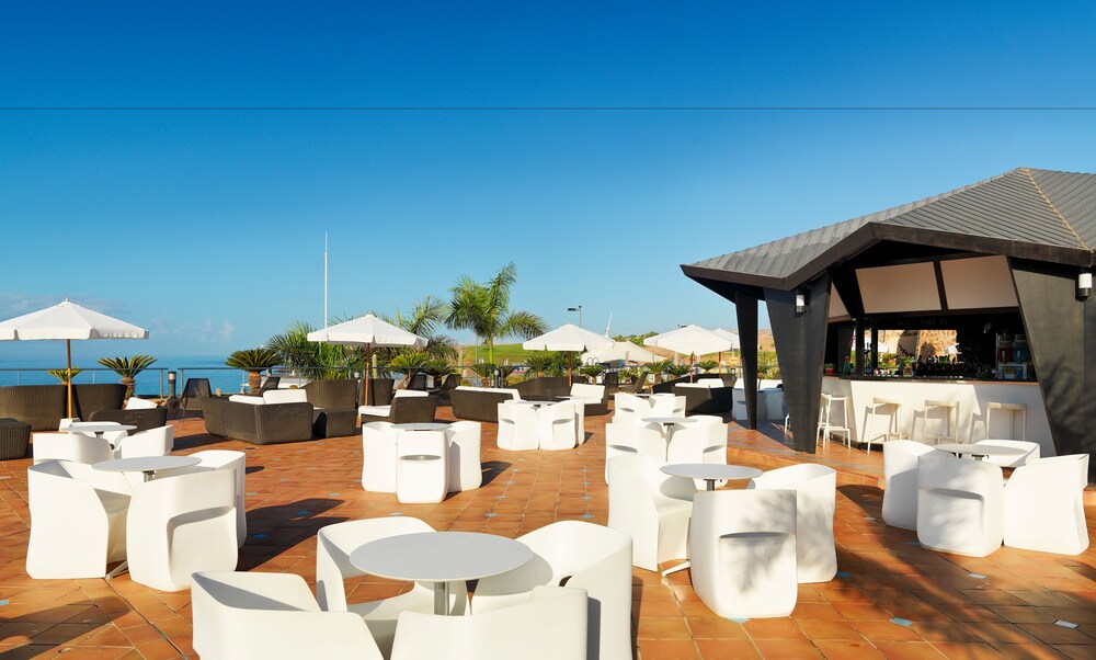 Poolside Bar