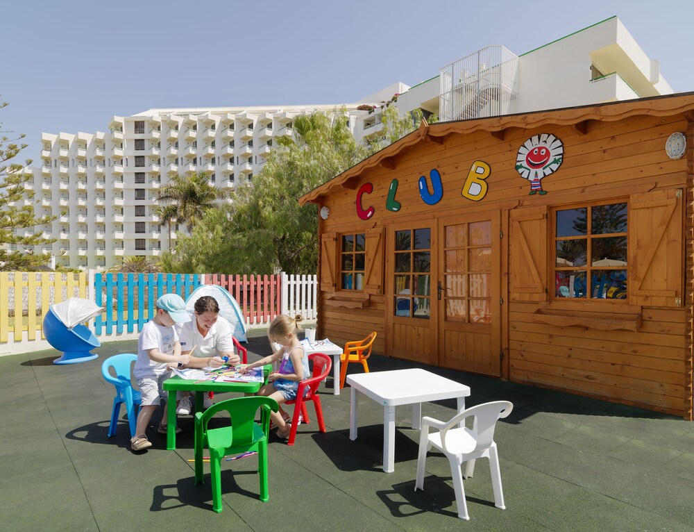 Zona de juegos infantil al aire libre