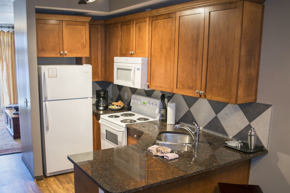 Two Bedroom Luxury Chalets - In-Room Kitchen