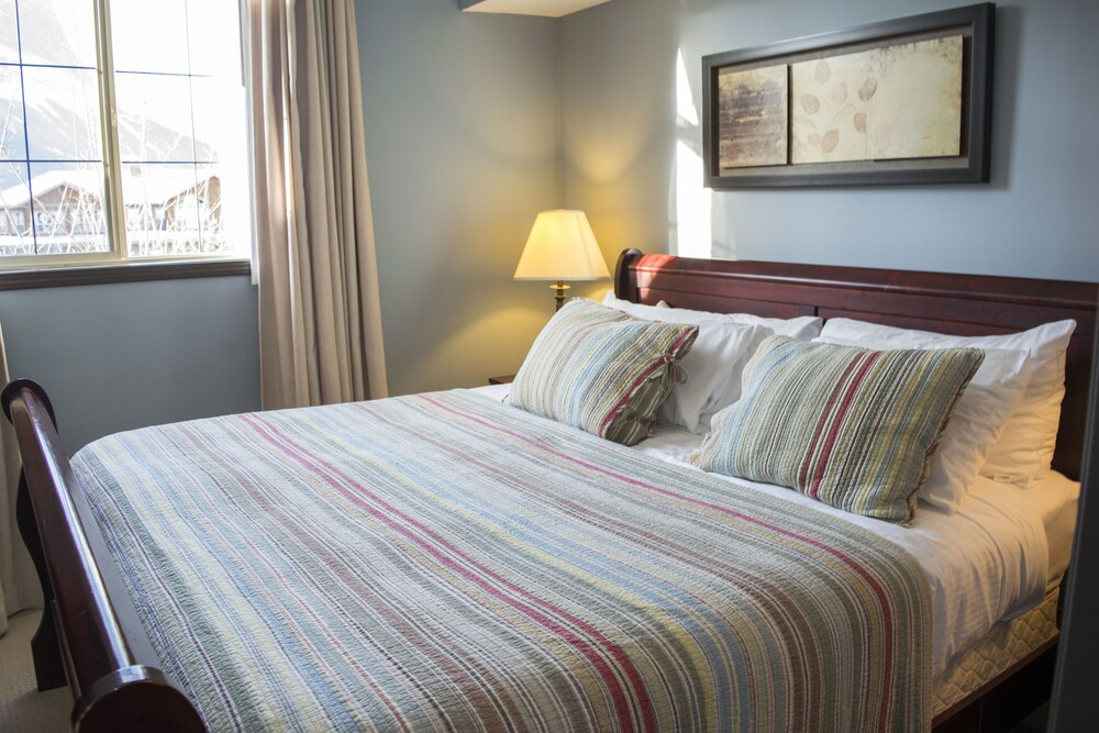 Two Bedroom Luxury Chalets - Guestroom