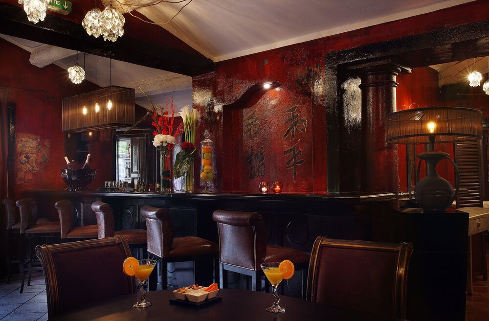 Hotel Bar