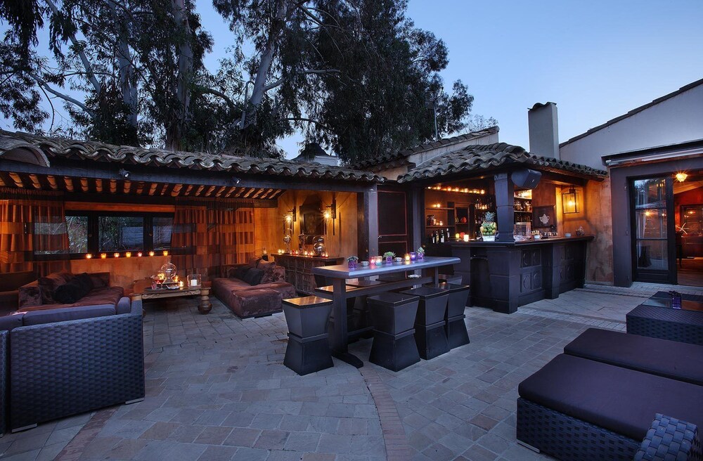 Hotel Bar