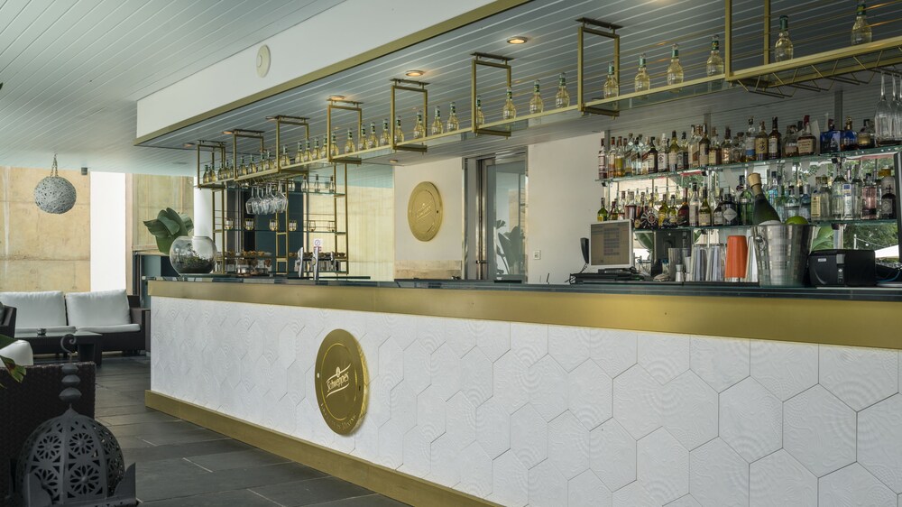Poolside Bar