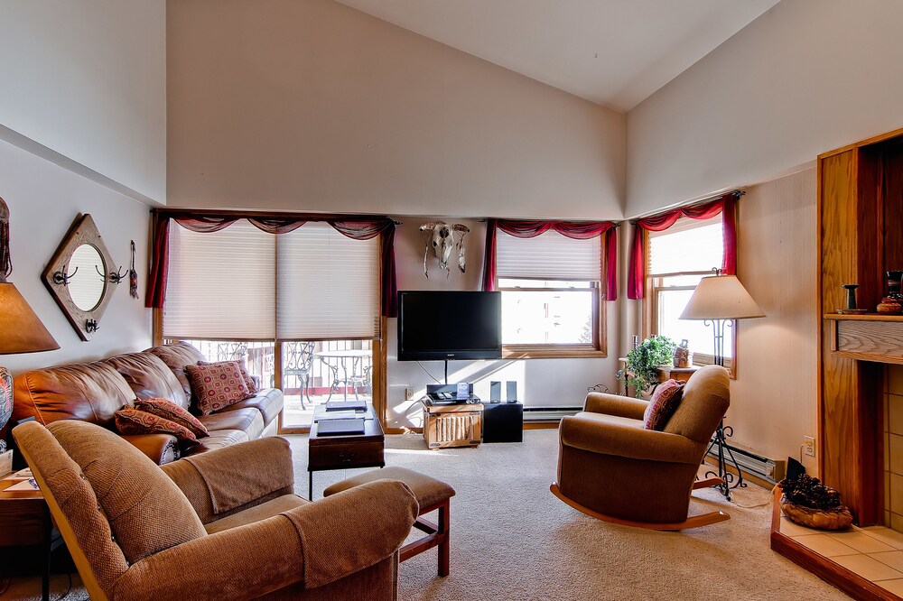 1 Bedroom/1 Bath Plaza Condo - Living Room