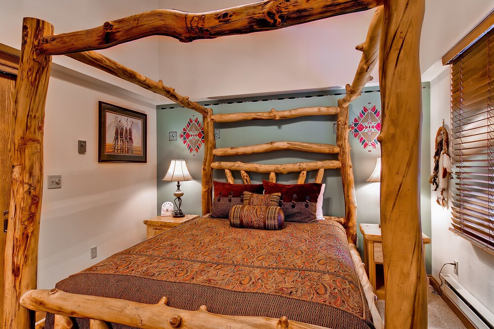 3 Bedroom/2 Bath Plaza Slopeside Condo - Guestroom