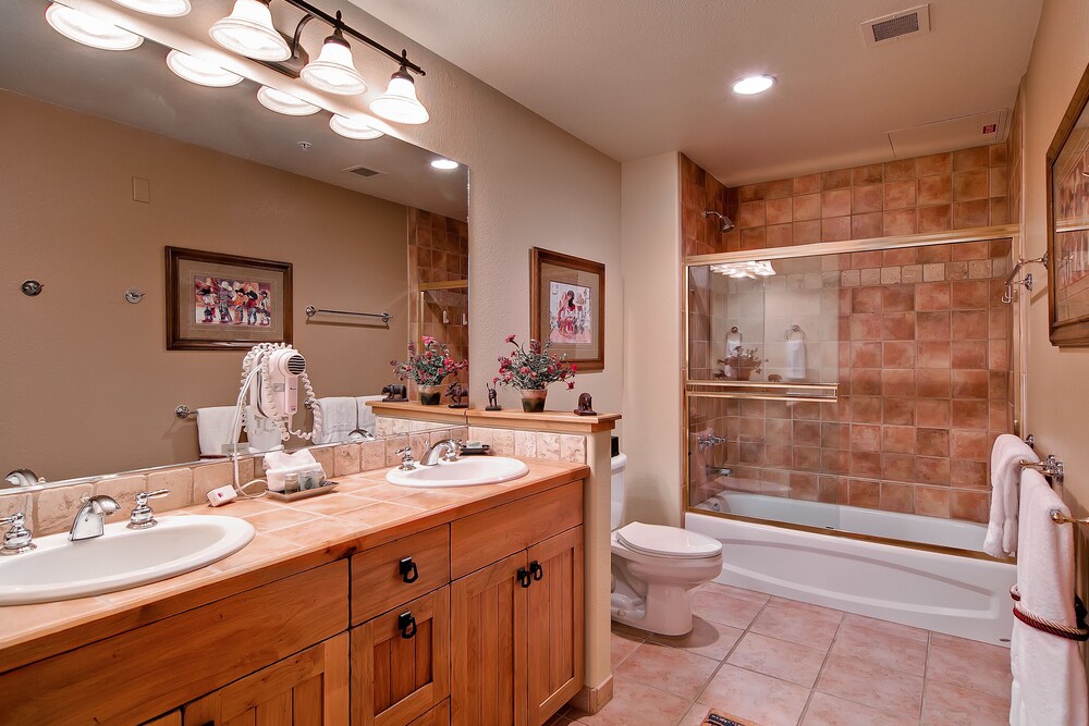 2 Bed/2 Bath Creekside Slopeside Condo - Bathroom