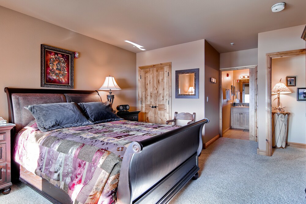 2 Bed/2 Bath Creekside Slopeside Condo - Guestroom
