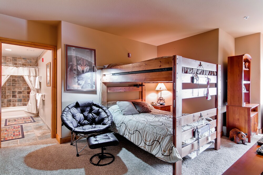 2 Bed/2 Bath Creekside Slopeside Condo - Guestroom