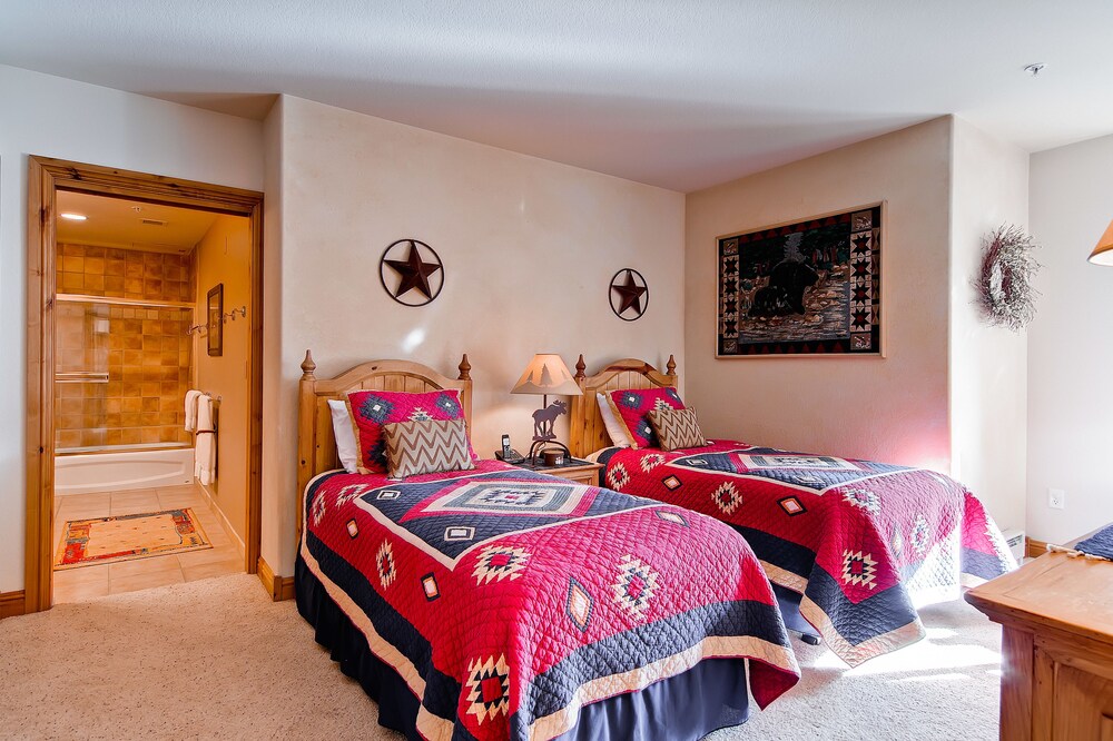 2 Bed/2 Bath Creekside Slopeside Condo - Guestroom