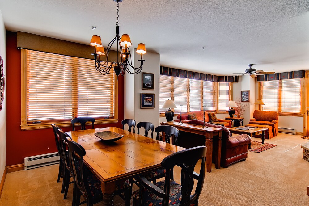 3 Bed/3 Bath Creekside Slopeside Condo - In-Room Dining