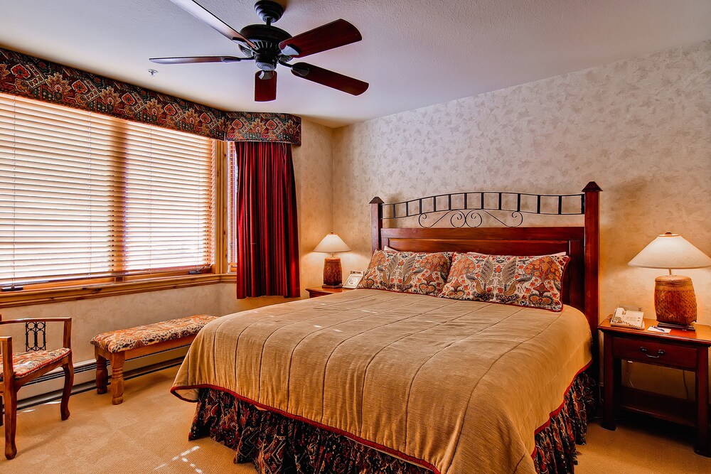 2 Bedroom/2 Bath Plaza Slopeside Condo - Guestroom