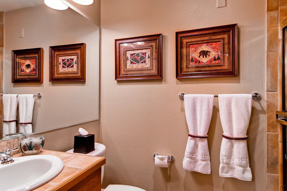 2 Bed/2 Bath Creekside Slopeside Condo - Bathroom
