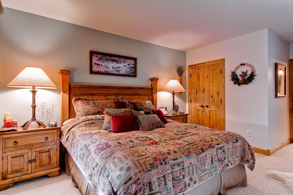 2 Bed/2 Bath Creekside Slopeside Condo - Guestroom