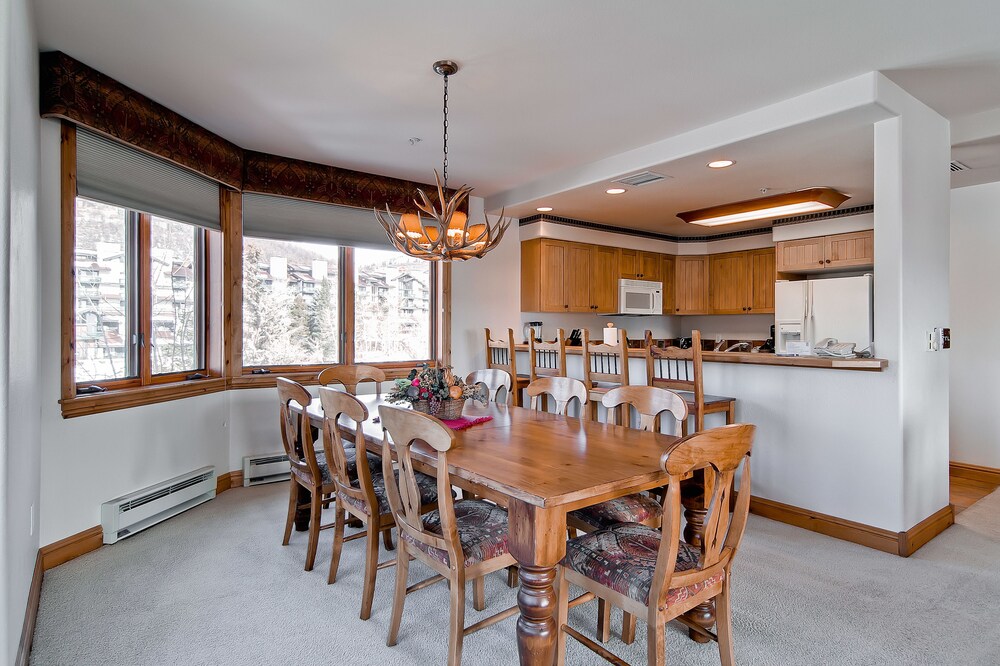 2 Bed/2 Bath Creekside Slopeside Condo - In-Room Dining