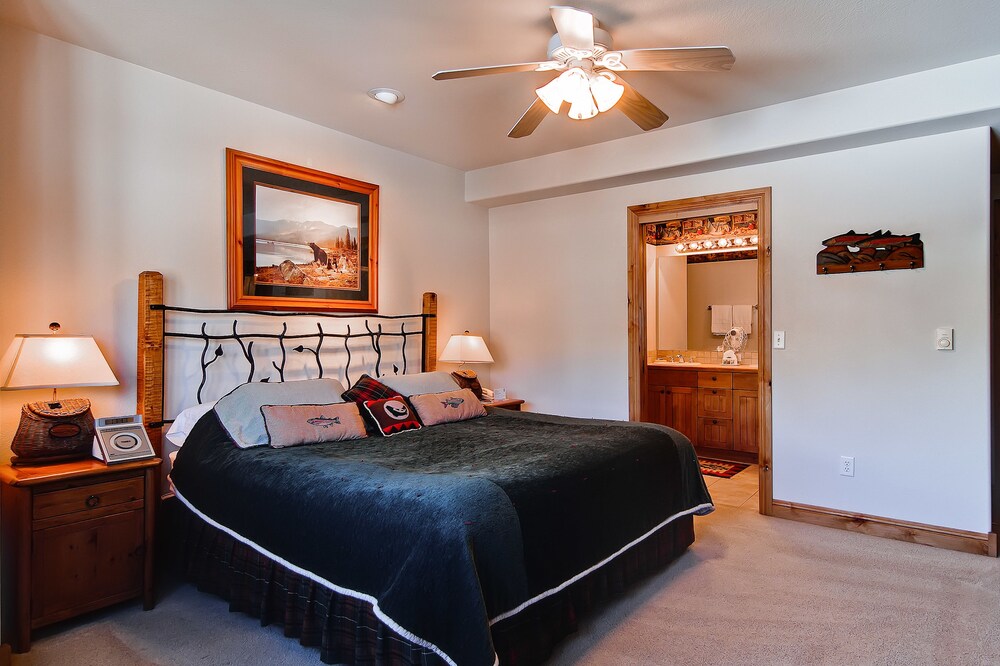 2 Bed/2 Bath Creekside Slopeside Condo - Guestroom