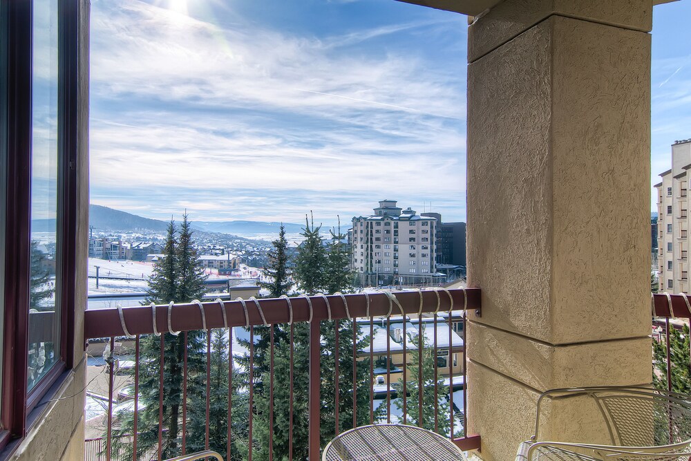 2 Bed/2 Bath Creekside Slopeside Condo - Balcony