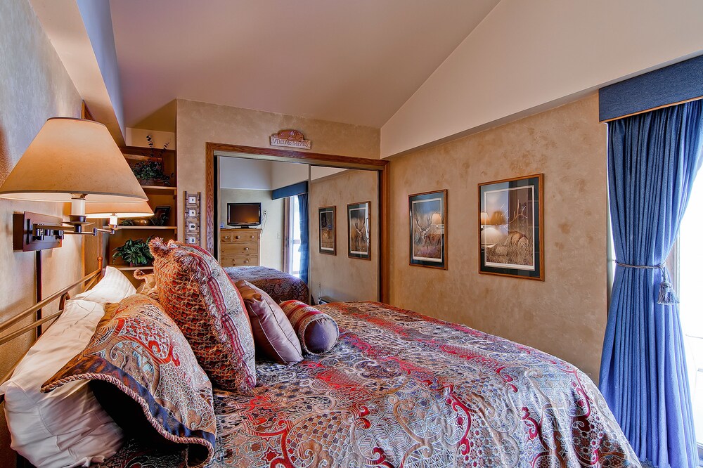 1 Bedroom/1 Bath Plaza Condo - Guestroom