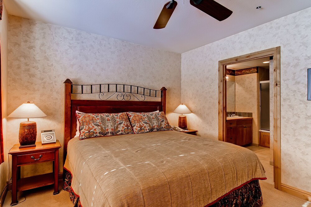 3 Bed/3 Bath Creekside Slopeside Condo - Guestroom