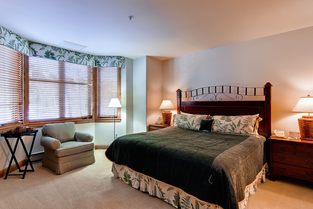 2 Bed/2 Bath Creekside Slopeside Condo - Guestroom