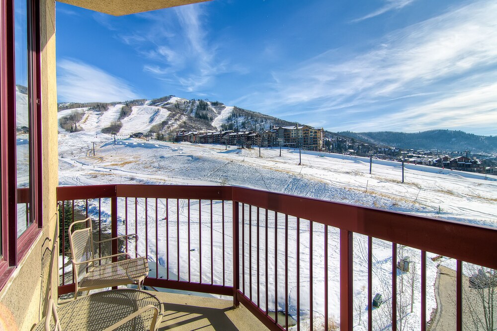 3 Bed/3 Bath Creekside Slopeside Condo - Balcony