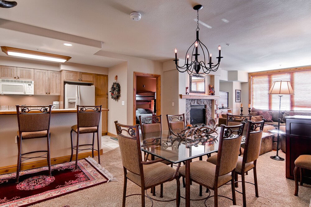 2 Bed/2 Bath Creekside Slopeside Condo - In-Room Dining