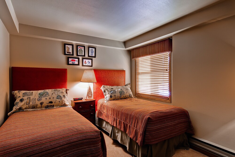 2 Bedroom/2 Bath Plaza Slopeside Condo - Guestroom
