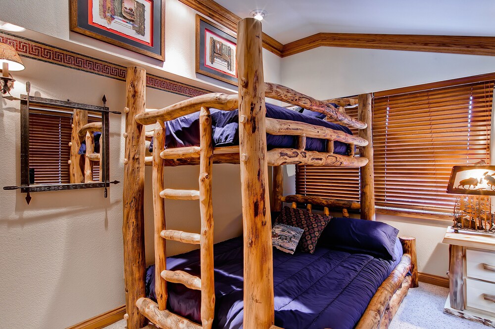 3 Bedroom/2 Bath Plaza Slopeside Condo - Guestroom