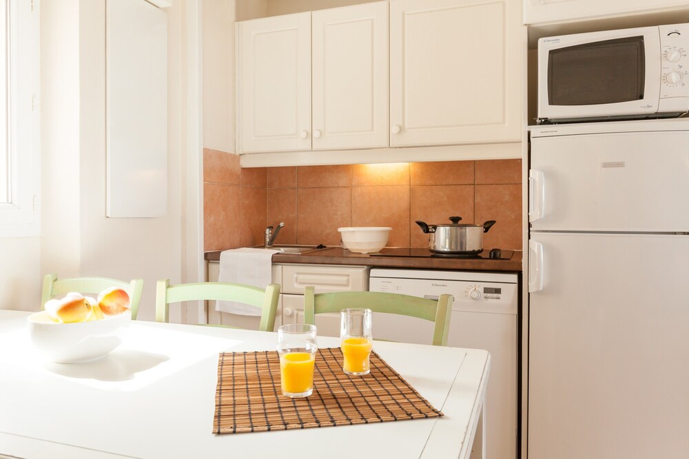 Standard 1/2 Bedroom Apartment for 5/6 people - In-Room Kitchenette