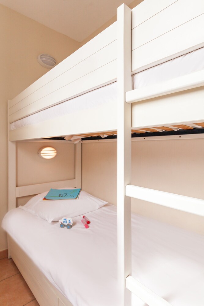 Standard 1/2 Bedroom Apartment for 5/6 people - Guestroom