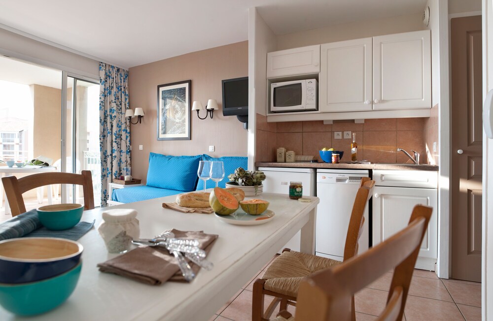 Standard 1/2 Bedroom Apartment for 5/6 people - In-Room Kitchen