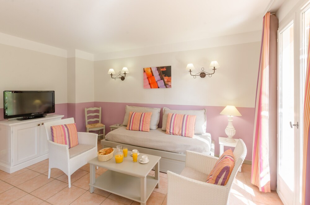 Superior 3 Bedrooms House for 7/8 people - Living Room