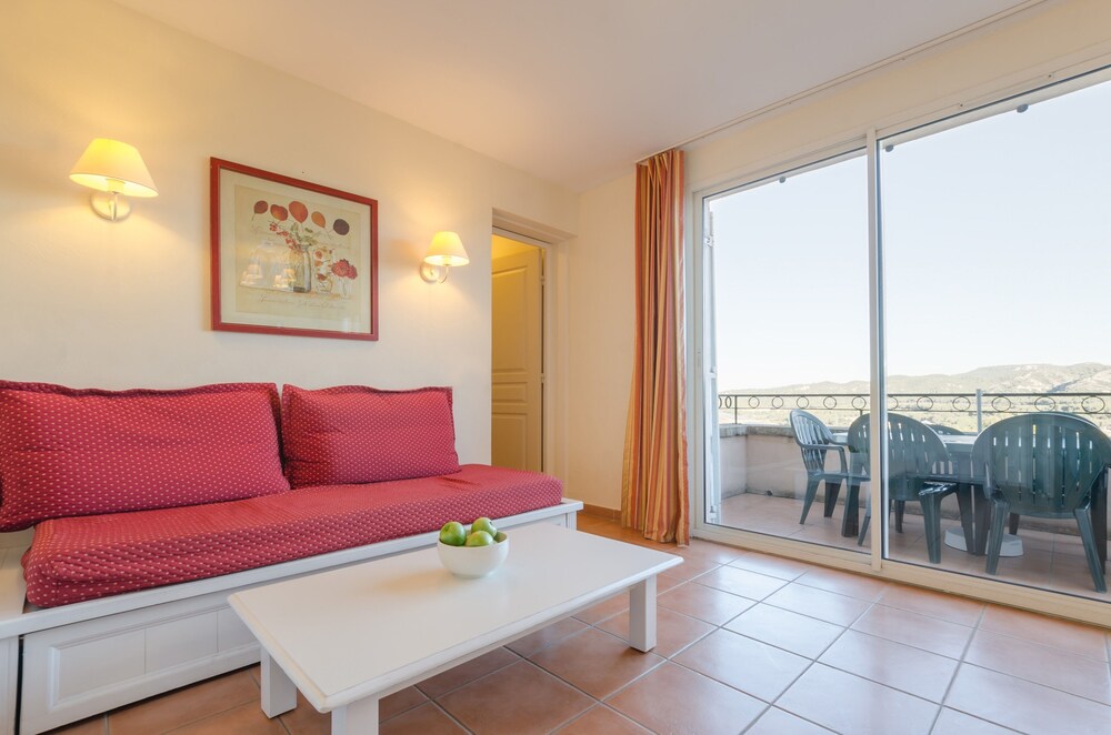 Standard 1 Bedroom Apartment for 4 people - Living Area