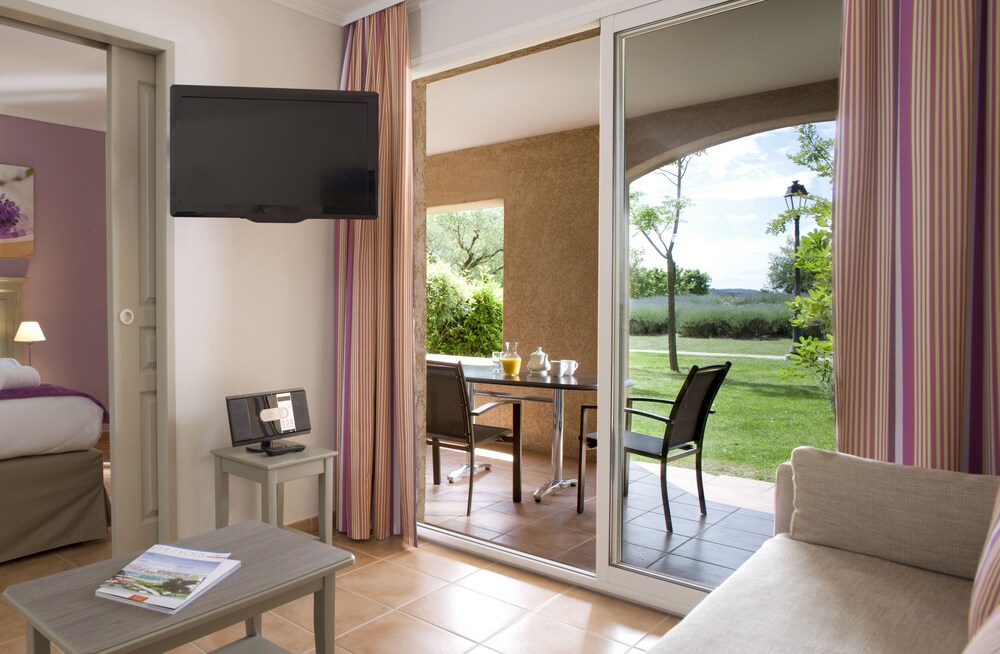 Standard Suite for 2/4 people - Living Area