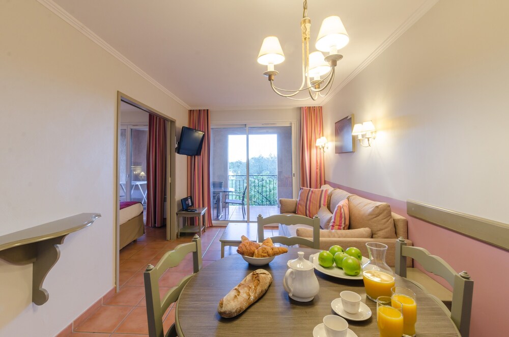 Standard Suite for 2/4 people - Living Area
