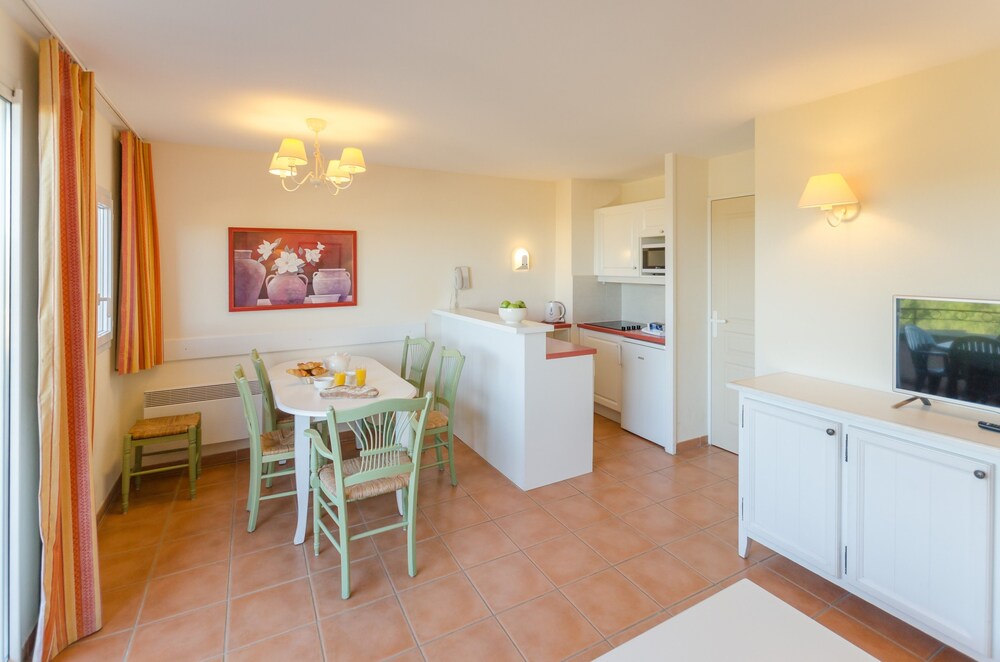 Standard Studio for 4/5 people - Living Area