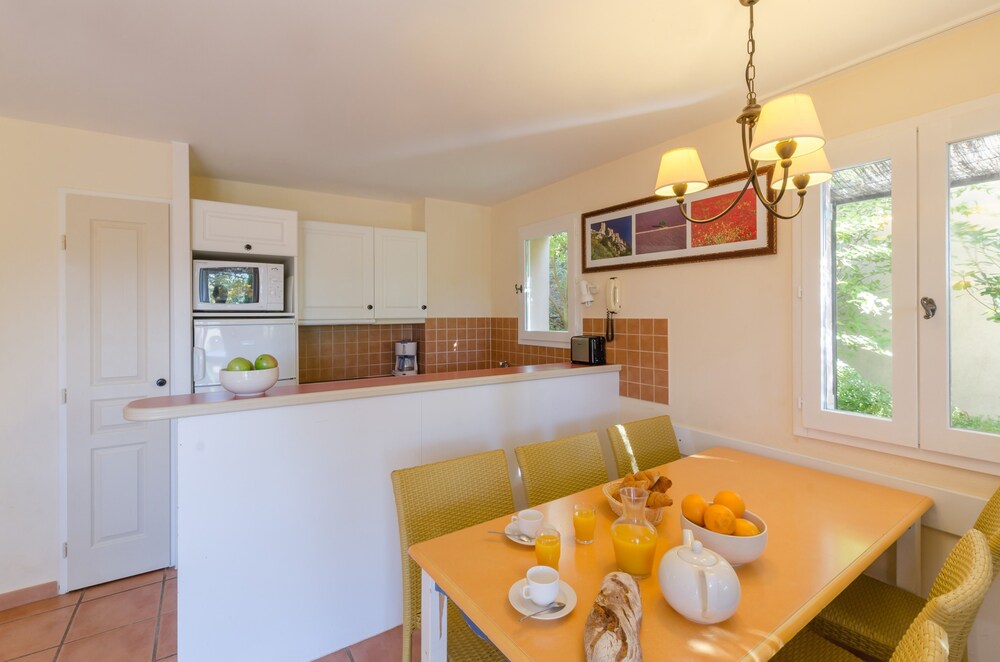Standard 2/3 Bedrooms Apartment for 8 people - Living Area