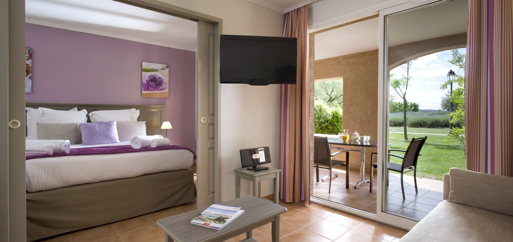 Standard Suite for 2/4 people - Living Area