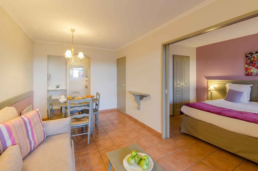 Standard Suite for 2/4 people - Living Area