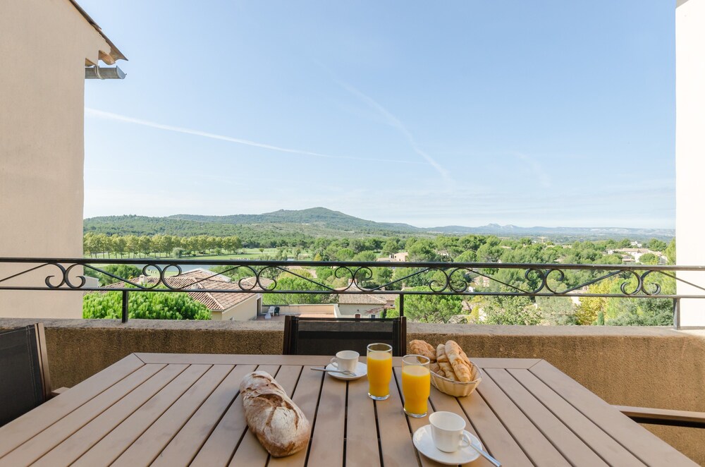 Superior 1/2 Bedroom Apartment for 5/6 people - Terrace/Patio