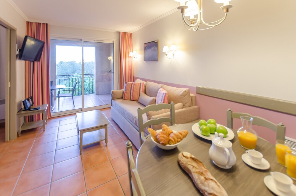 Standard Suite for 2/4 people - Living Area