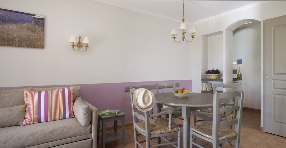 Standard Suite for 2/4 people - Living Area