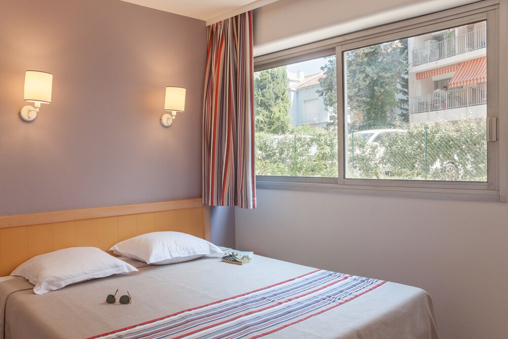 Standard 1 Bedroom Apartment for 6 Air-conditioned - Guestroom