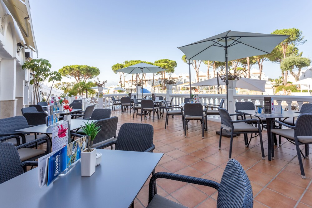 Poolside Bar