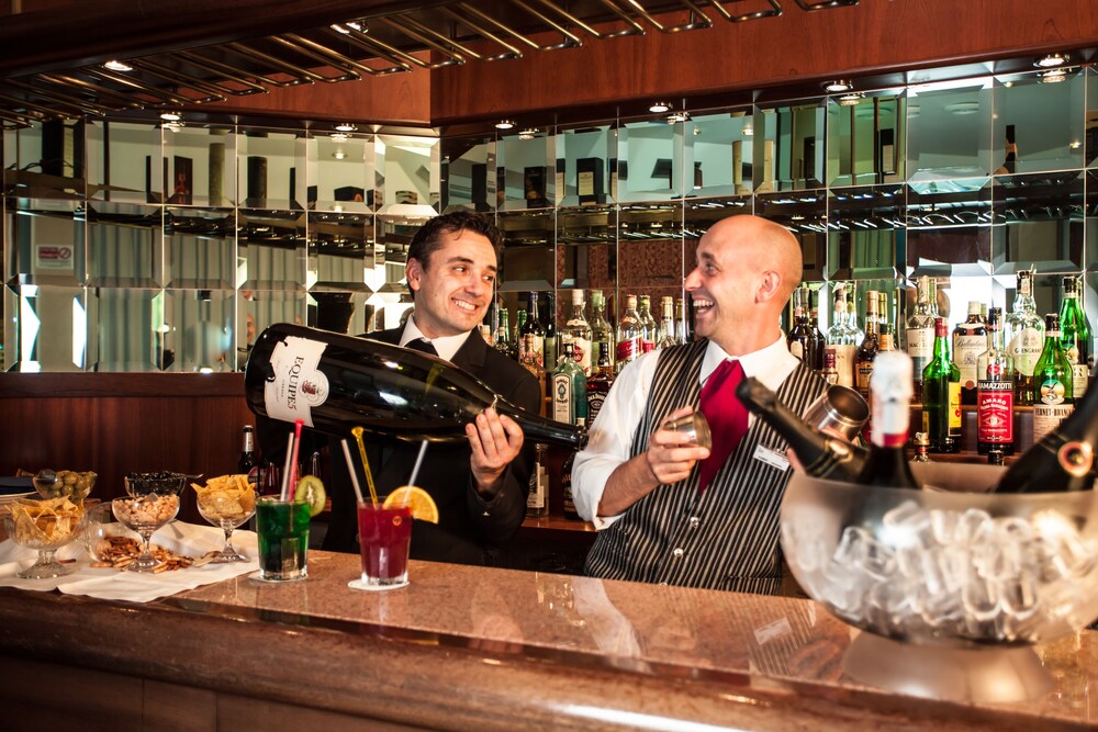 Hotel Bar