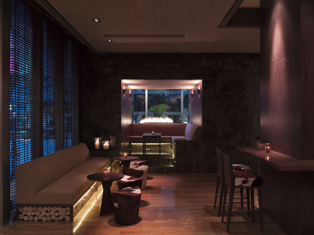 Hotel Bar