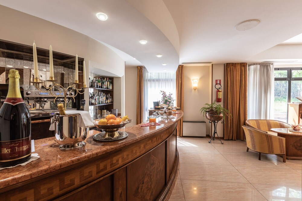 Hotel Bar